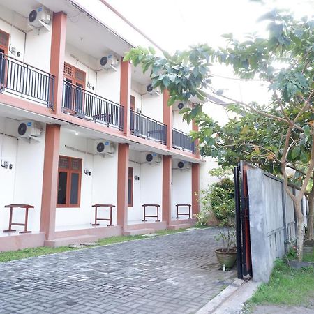 Reddoorz At Bale Eja Syariah Senggigi Apartment Montongbuwoh Екстериор снимка