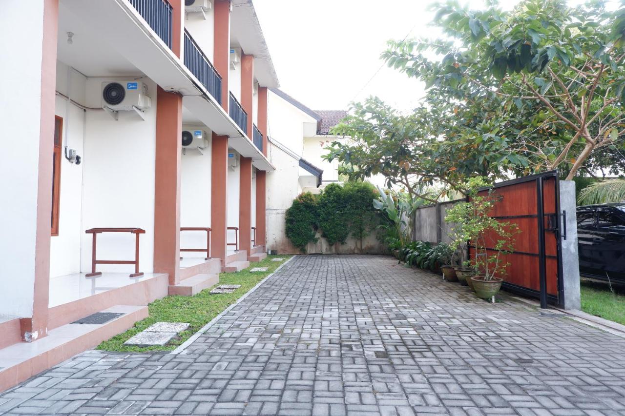 Reddoorz At Bale Eja Syariah Senggigi Apartment Montongbuwoh Екстериор снимка