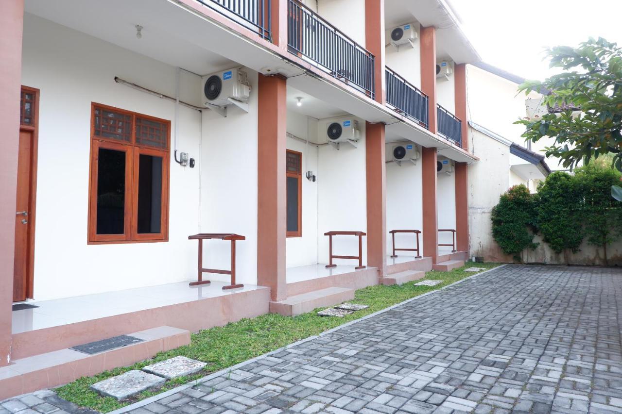 Reddoorz At Bale Eja Syariah Senggigi Apartment Montongbuwoh Екстериор снимка