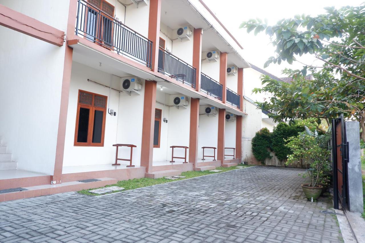 Reddoorz At Bale Eja Syariah Senggigi Apartment Montongbuwoh Екстериор снимка